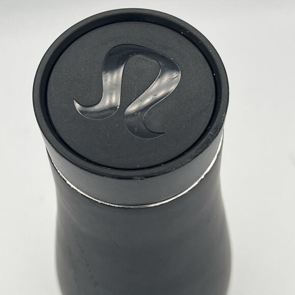 Lululemon Black Chicago Stay Hot Keep Cold Tumbler Bottle 19 oz Experiential st - Picture 3 of 7